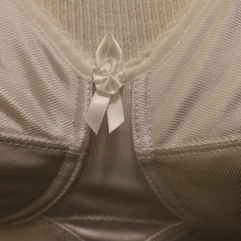 Jadee 34b Bra Has Inserts/Pockets But No Pads To … - image 3
